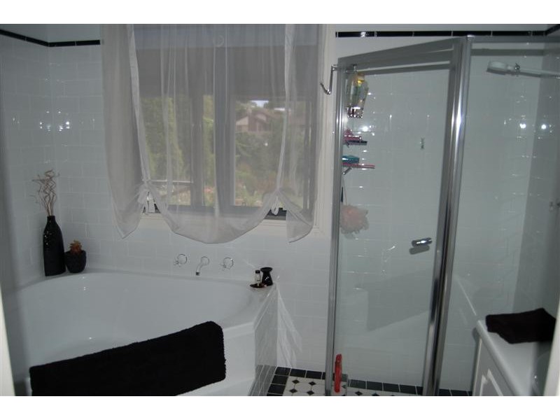 11 Mulberry Grove, Aberfoyle Park SA 5159