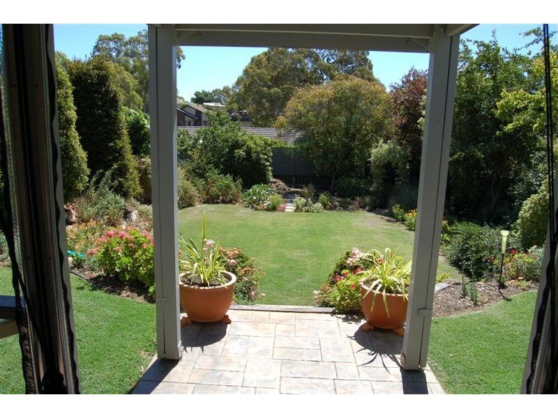 11 Mulberry Grove, Aberfoyle Park SA 5159