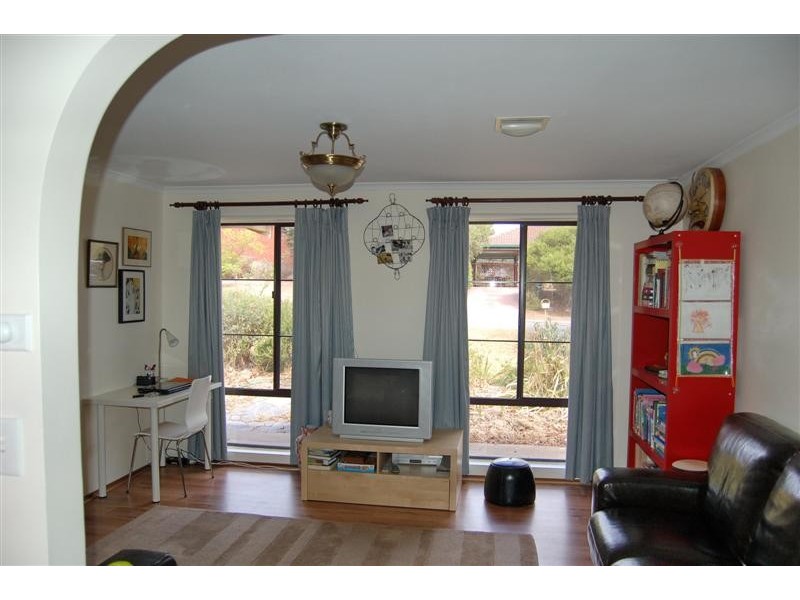 5 Serenade Cresent, Aberfoyle Park SA 5159