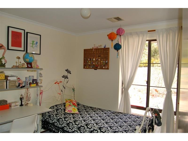 5 Serenade Cresent, Aberfoyle Park SA 5159