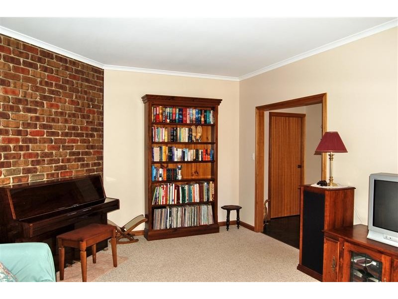 24 Vaucluse Drive, Happy Valley SA 5159