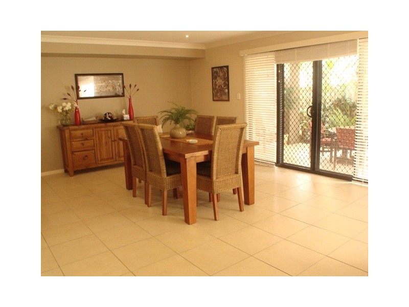 4 Long Island Drive, Windaroo QLD 4207