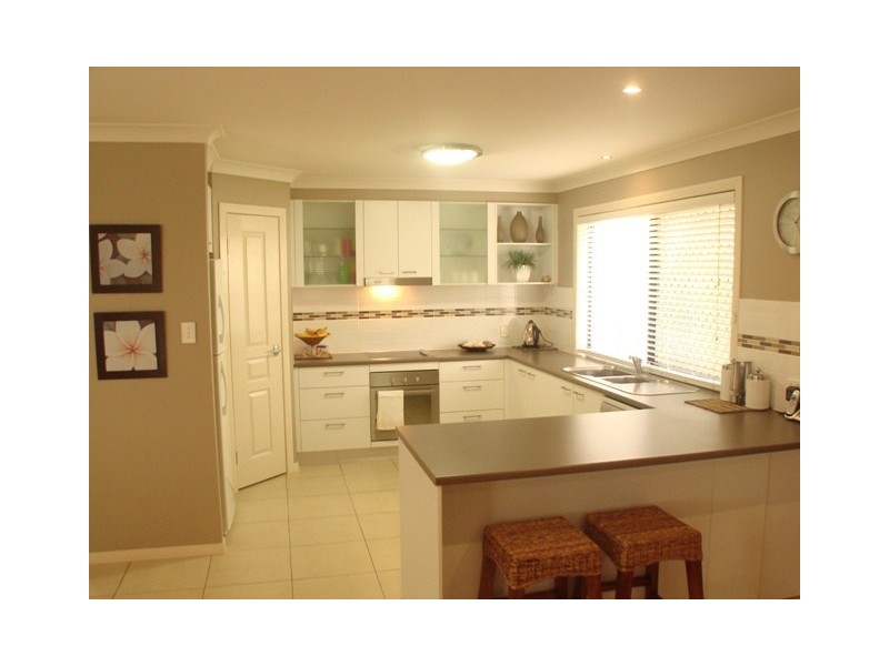 4 Long Island Drive, Windaroo QLD 4207