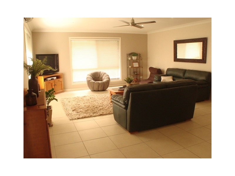 4 Long Island Drive, Windaroo QLD 4207