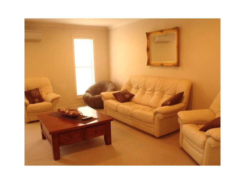 4 Long Island Drive, Windaroo QLD 4207