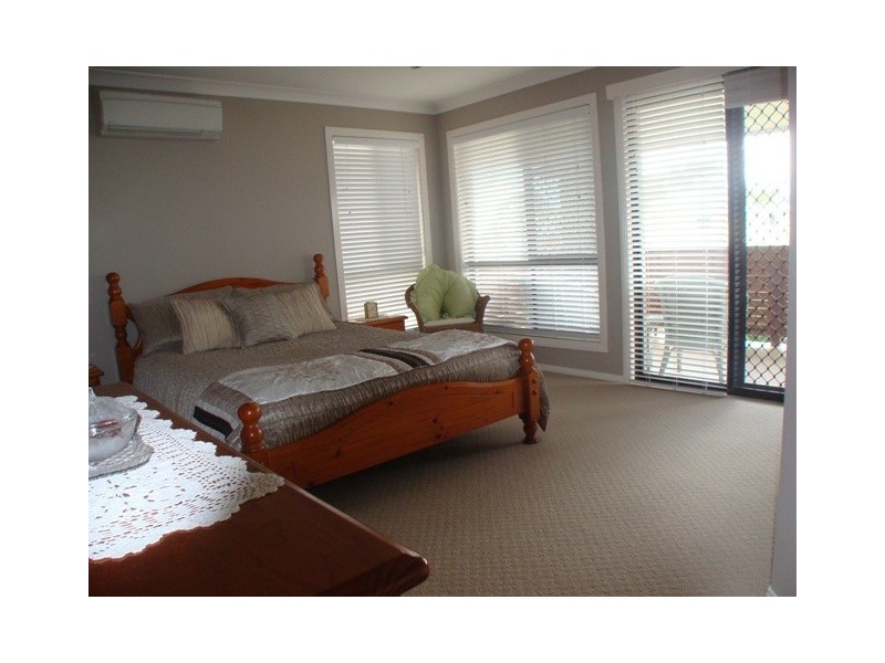 4 Long Island Drive, Windaroo QLD 4207