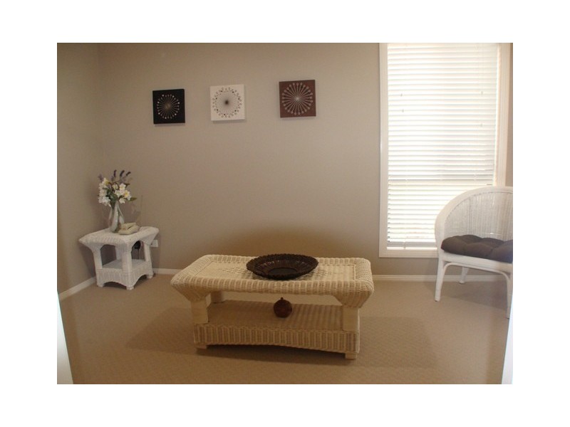4 Long Island Drive, Windaroo QLD 4207