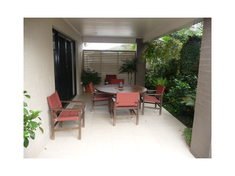 4 Long Island Drive, Windaroo QLD 4207