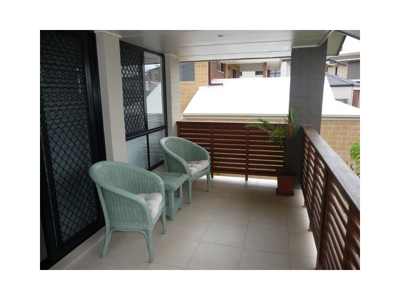 4 Long Island Drive, Windaroo QLD 4207
