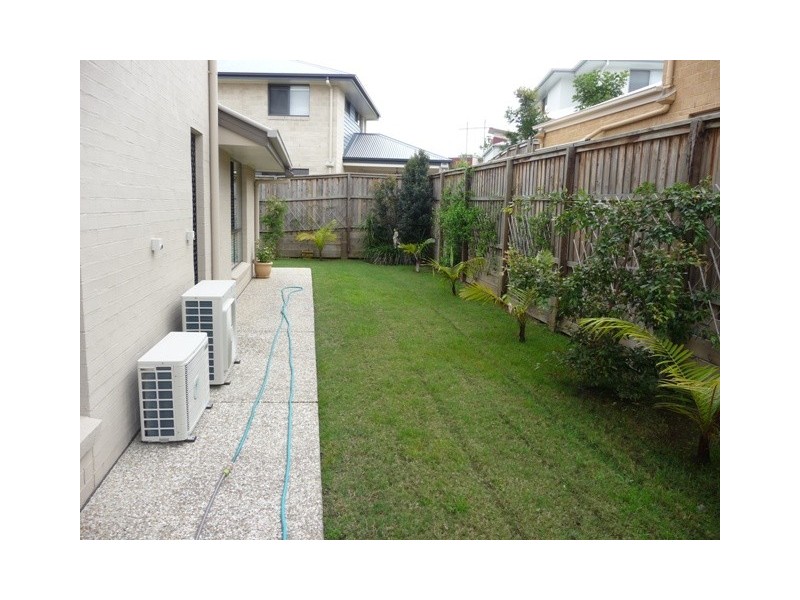 4 Long Island Drive, Windaroo QLD 4207