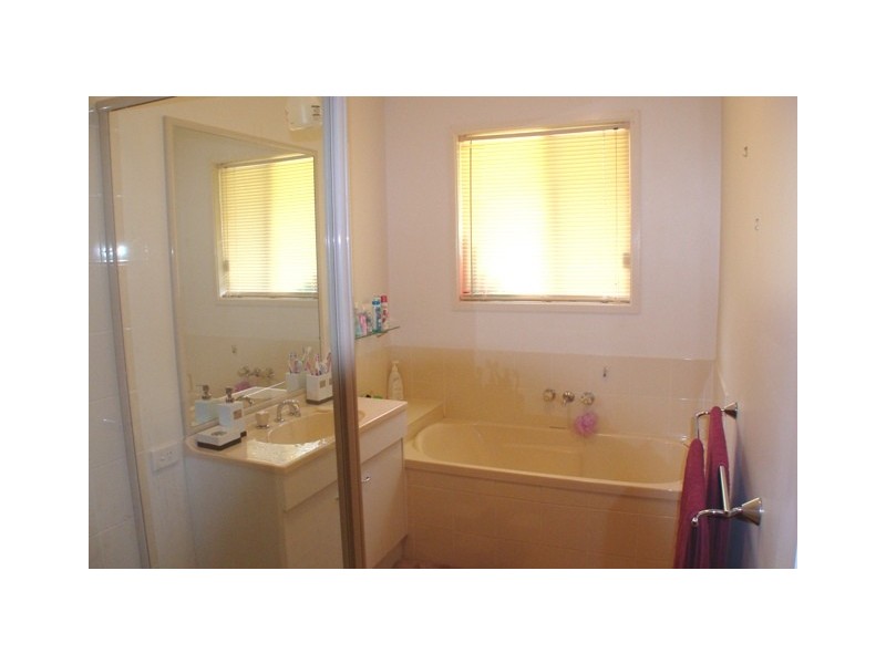 114 Michelle Dr, Cedar Grove QLD 4285