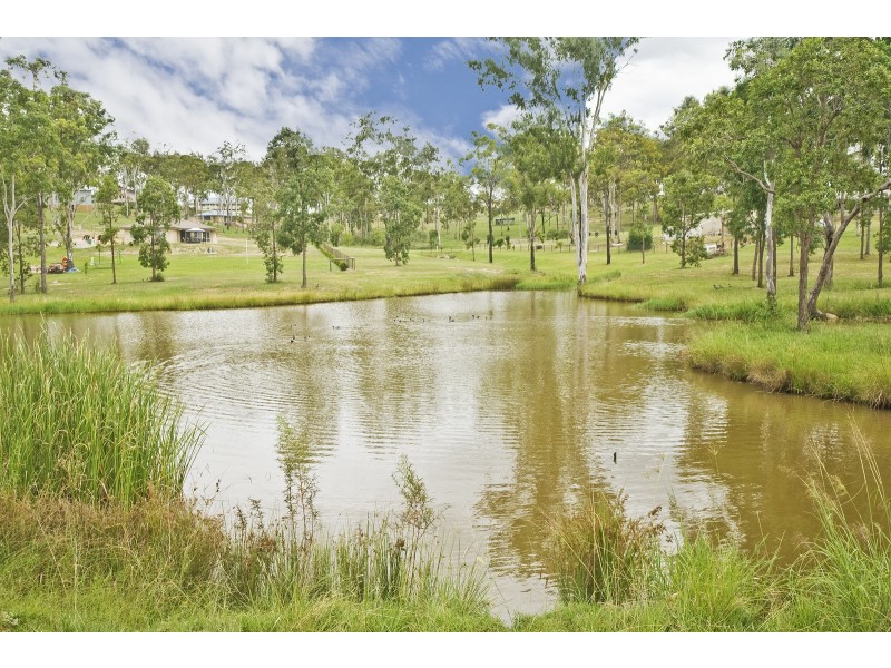 27 borrowdale ct, Mundoolun QLD 4285
