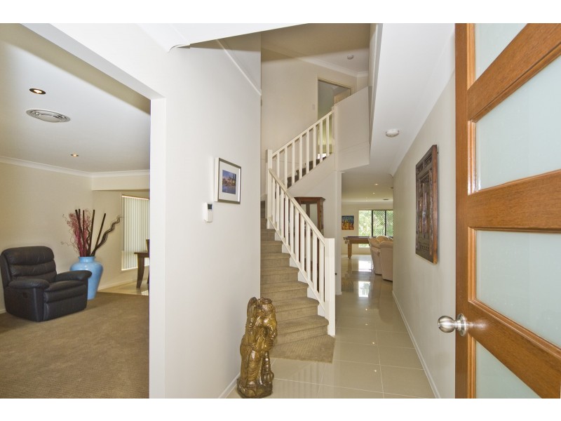 27 borrowdale ct, Mundoolun QLD 4285