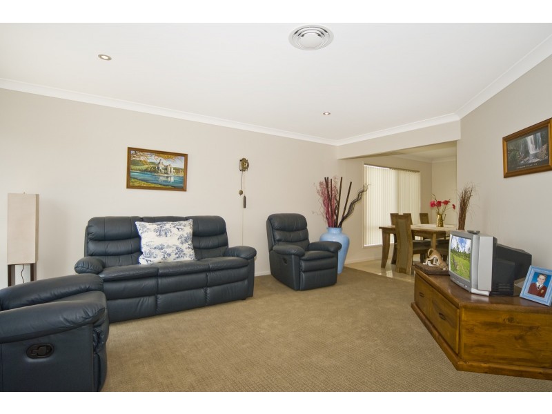 27 borrowdale ct, Mundoolun QLD 4285