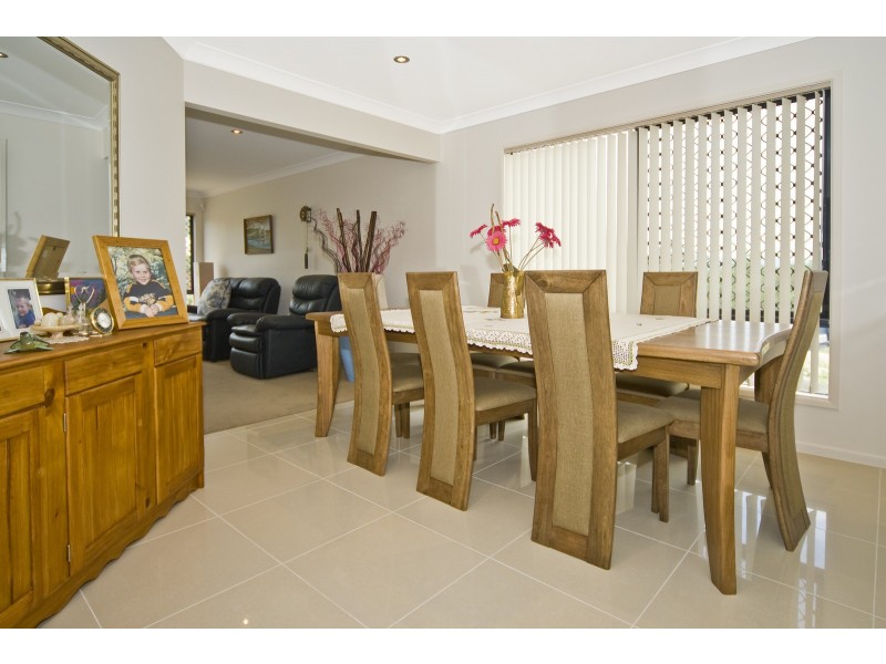 27 borrowdale ct, Mundoolun QLD 4285