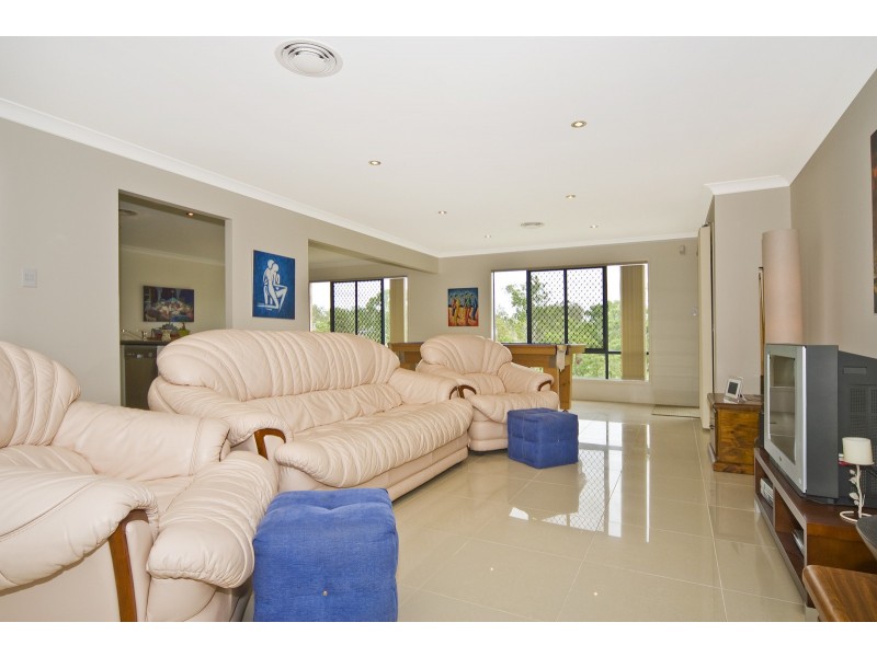 27 borrowdale ct, Mundoolun QLD 4285