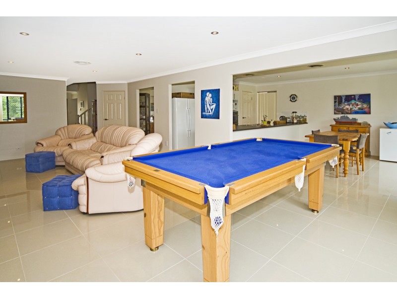 27 borrowdale ct, Mundoolun QLD 4285