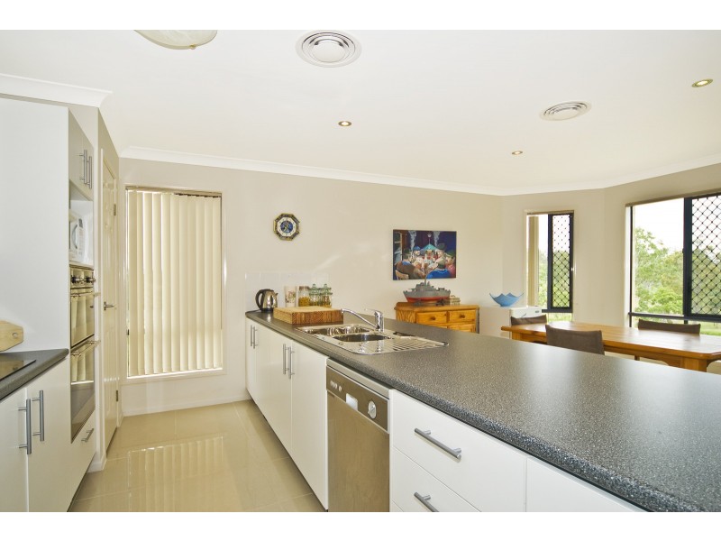 27 borrowdale ct, Mundoolun QLD 4285