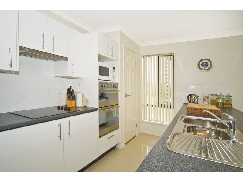 27 borrowdale ct, Mundoolun QLD 4285