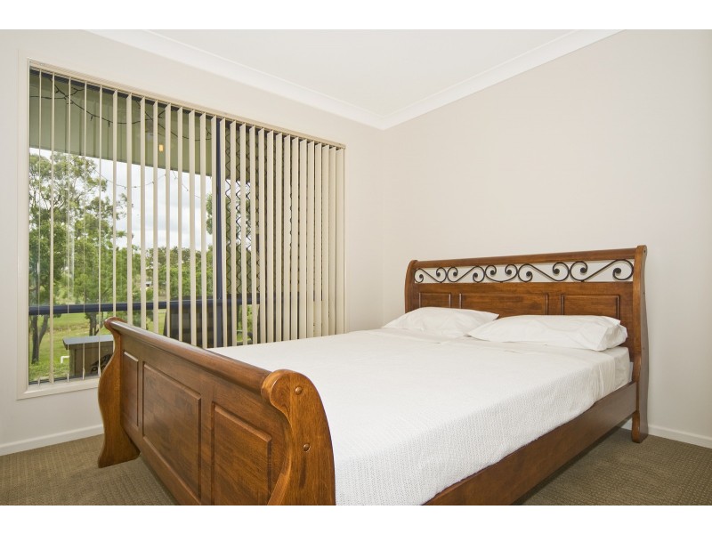 27 borrowdale ct, Mundoolun QLD 4285