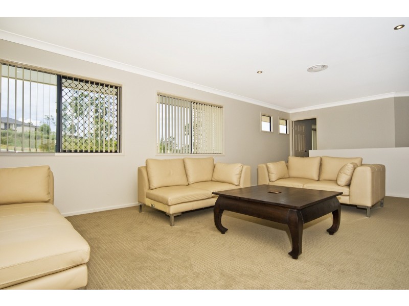 27 borrowdale ct, Mundoolun QLD 4285