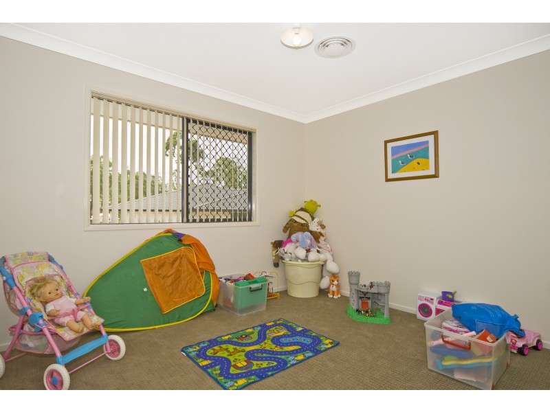 27 borrowdale ct, Mundoolun QLD 4285