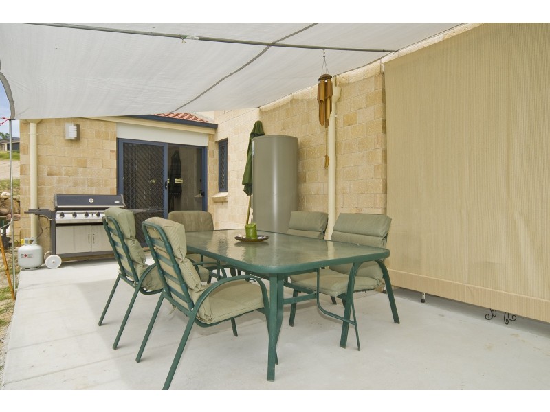27 borrowdale ct, Mundoolun QLD 4285