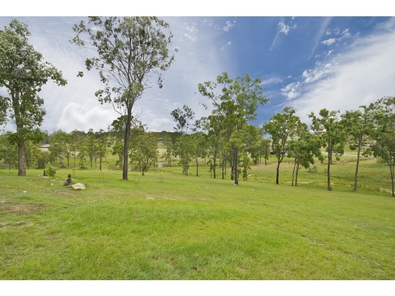 27 borrowdale ct, Mundoolun QLD 4285