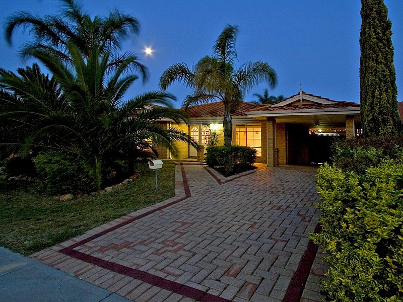 34 Dandenong Way, Alexander Heights WA 6064