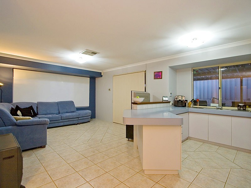 34 Dandenong Way, Alexander Heights WA 6064