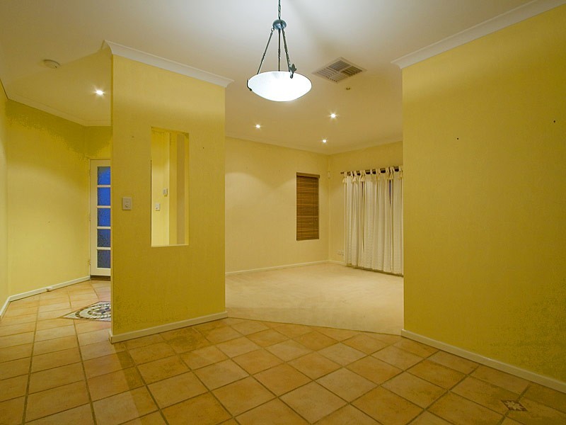 15 Dandenong Way, Alexander Heights WA 6064