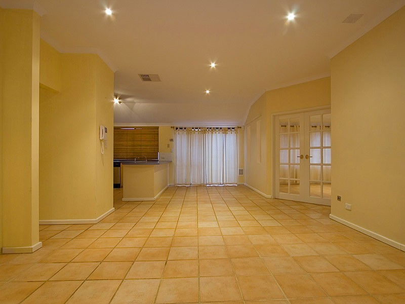 15 Dandenong Way, Alexander Heights WA 6064