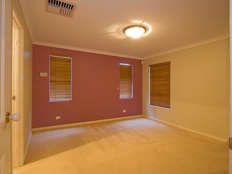 15 Dandenong Way, Alexander Heights WA 6064