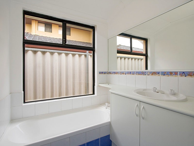 15 Dandenong Way, Alexander Heights WA 6064