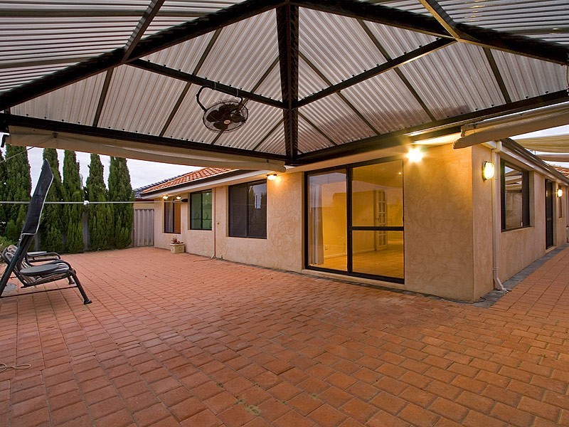 15 Dandenong Way, Alexander Heights WA 6064