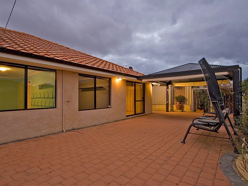 15 Dandenong Way, Alexander Heights WA 6064