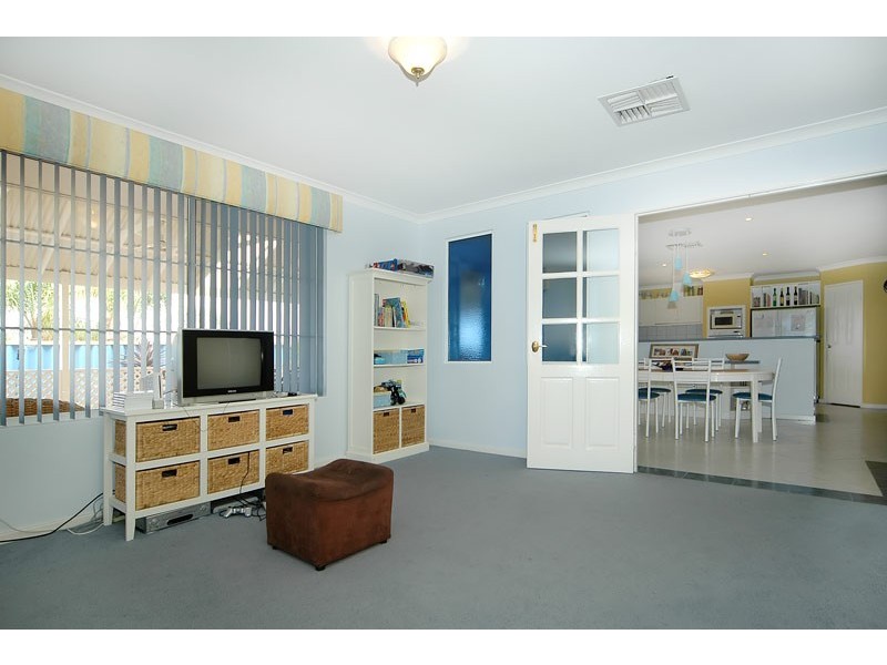 12 Josephine Way, Alexander Heights WA 6064