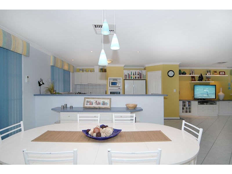 12 Josephine Way, Alexander Heights WA 6064