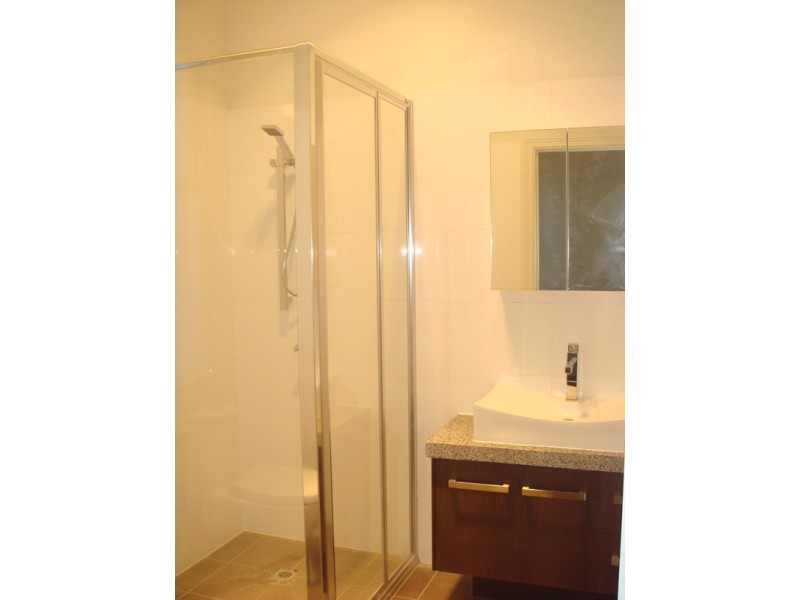 2/83 Queens Road, Melbourne VIC 3004
