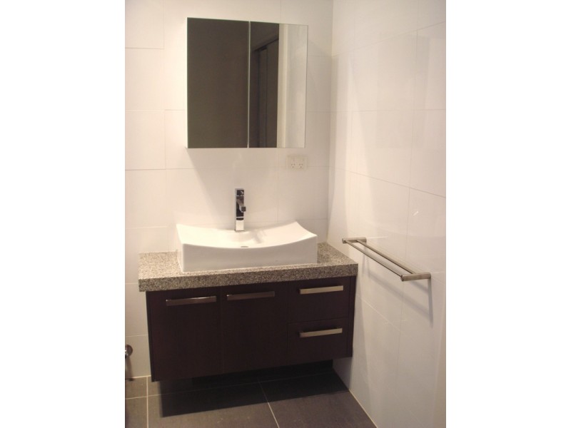 3/83 Queens Road, Melbourne VIC 3004