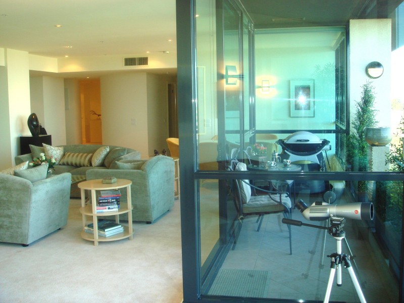 1003/19 QUEENS ROAD, Melbourne VIC 3004