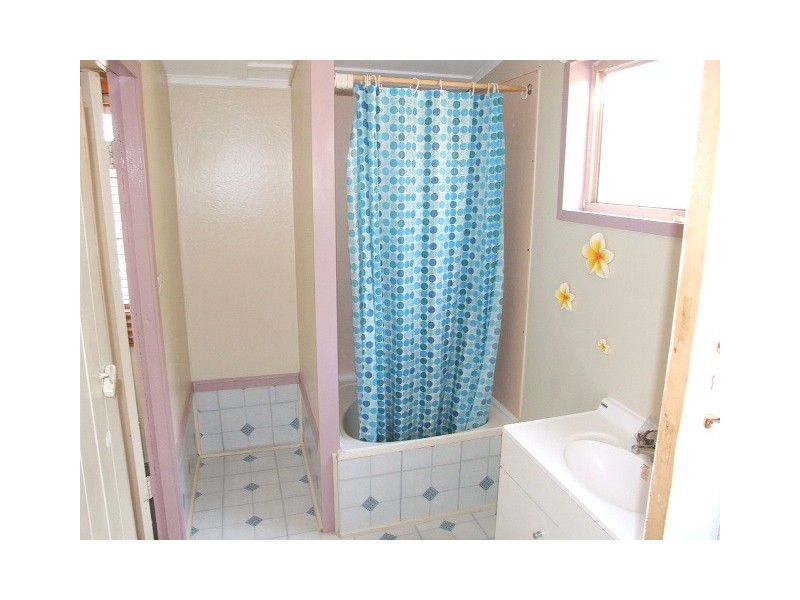 15 Robinson Lane, Wondai QLD 4606