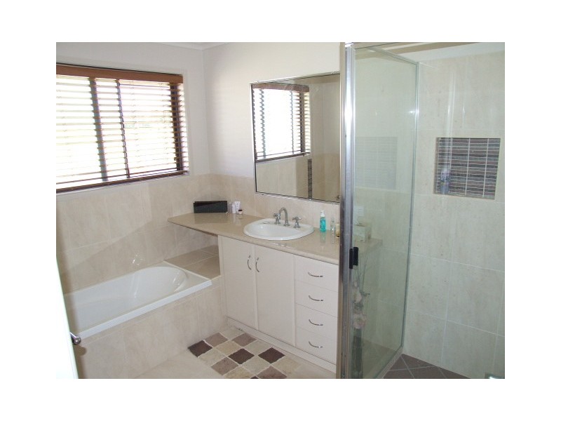4 Grant Crescent, Wondai QLD 4606