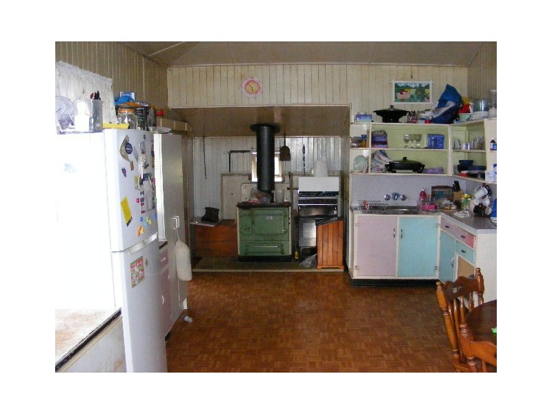 42 Collingwood Street, Proston QLD 4613