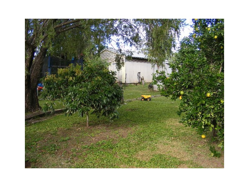 42 Collingwood Street, Proston QLD 4613