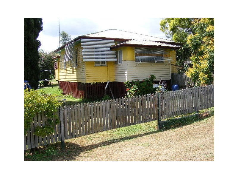 16 Thompson Street, Murgon QLD 4605