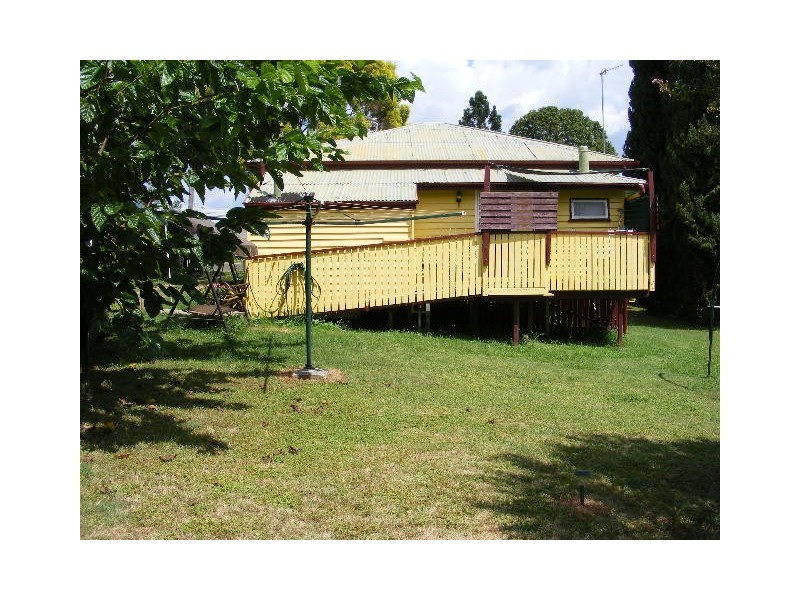 16 Thompson Street, Murgon QLD 4605