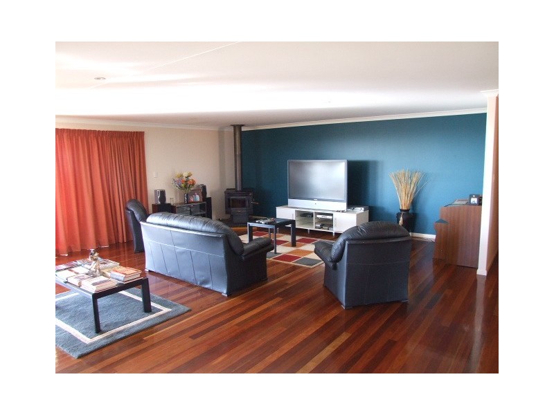 6 Meek Street, Tingoora QLD 4608