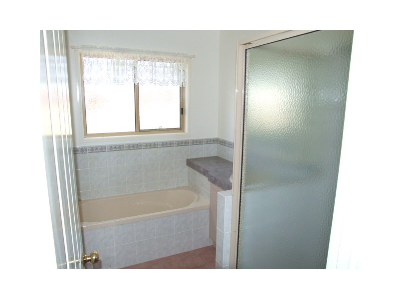 32 Burns Crescent, Wondai QLD 4606