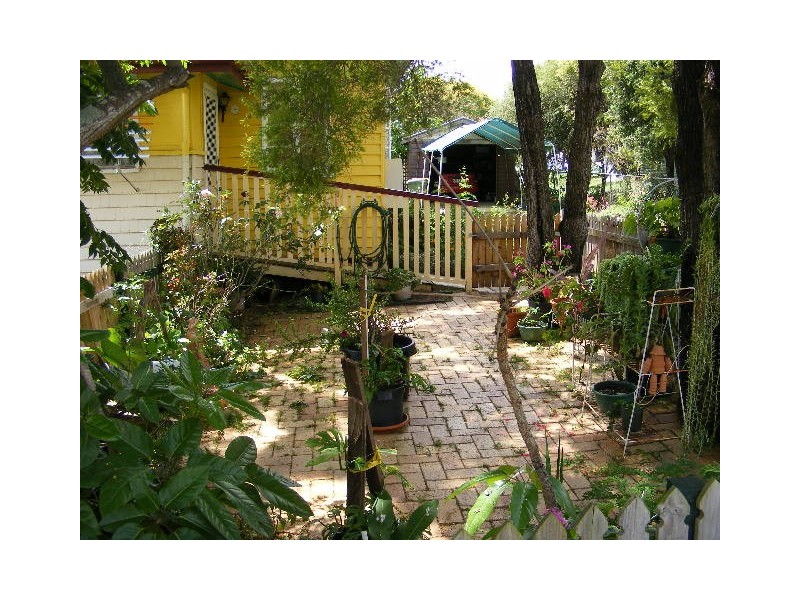 16 Thompson Street, Murgon QLD 4605